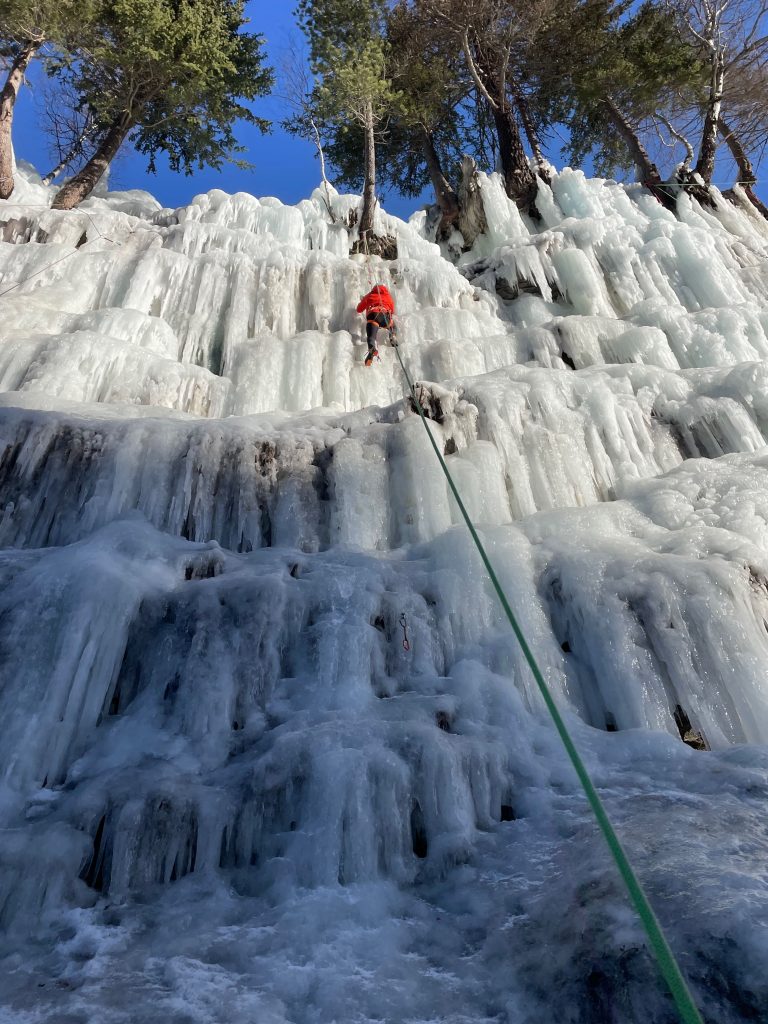 escalada en hielo con guía